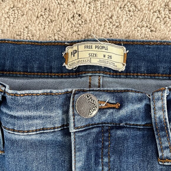 Free People Skinny Jeans High Rise Medium Wash Faded Stretchy 5 Pocket Size 26 W - Picture 2 of 4